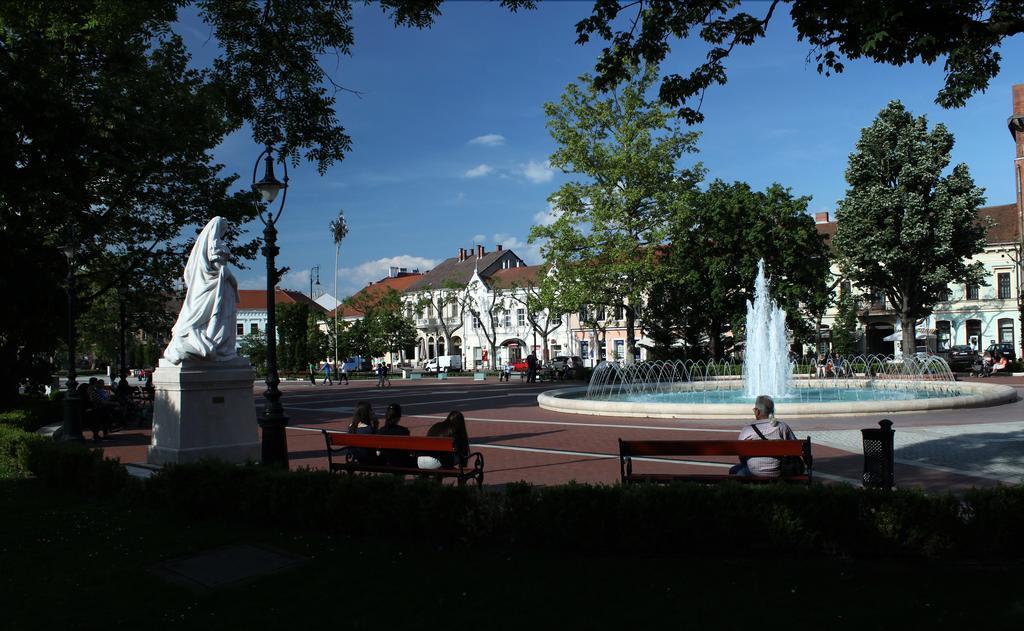 Hotel Central Nagykanizsa Eksteriør billede